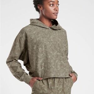 Athleta Farallon Printed Sweatshirt Stratum Camo Laurel Olive